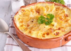 طريقة عمل غراتان البطاطس بالبشاميل