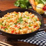 طريقة عمل الأرز مع الدجاج المقلي