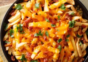 طريقة عمل صينية بطاطس مقلي بالجبن