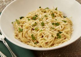 طريقة عمل باستا بالبقدونس والزبدة