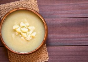 طريقة عمل شوربة القرنبيط الكريمية