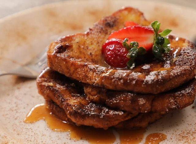 طريقة عمل حلى الفرينش توست بالقرفة والكراميل