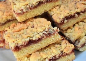 طريقة عمل مبروشة مربى التوت