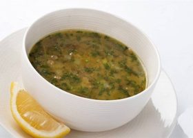 طريقة عمل شوربة عدس مع السلق