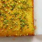 طريقة عمل كيك الزعفران بجوز الهند والسميد