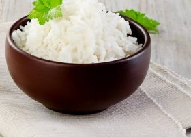 طريقة عمل الأرز الأبيض بدون زيت