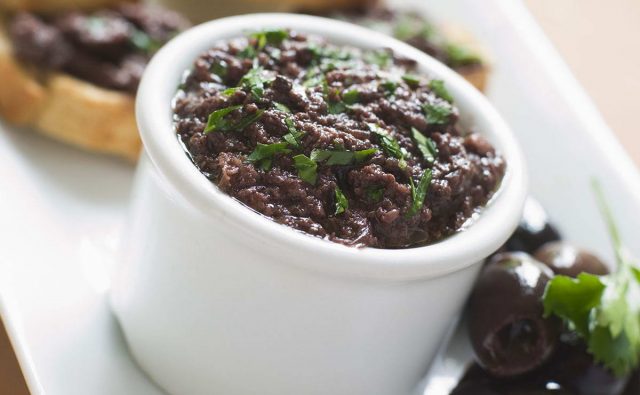 طريقة عمل معجون الزيتون الأسود