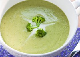 طريقة عمل شوربة البروكلي بالكريمة