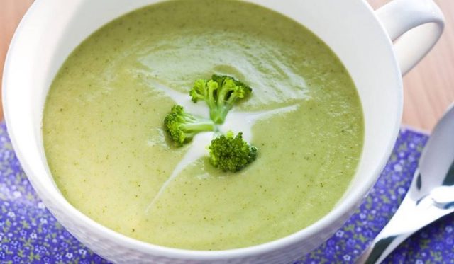طريقة عمل شوربة البروكلي بالكريمة