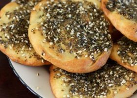 طريقة عمل مناقيش بالزعتر