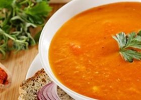 طريقة عمل شوربة العدس الاحمر بالكركم