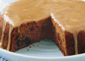 طريقة عمل كيكة التمر بالصوص