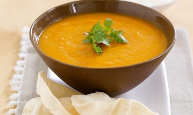 طريقة عمل شوربة العدس بالكاري