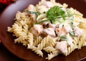 طريقة عمل مكرونة بالدجاج والخضار