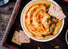 طريقة عمل حمص بالقرع والثوم