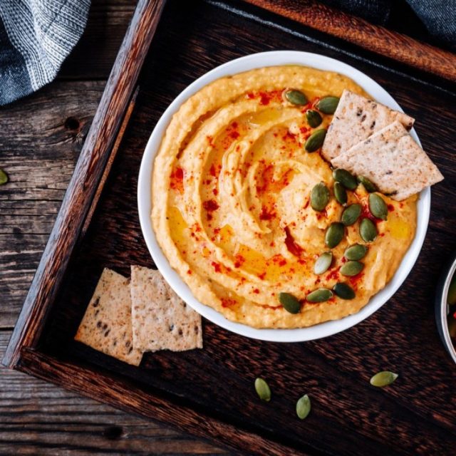 طريقة عمل حمص بالقرع والثوم