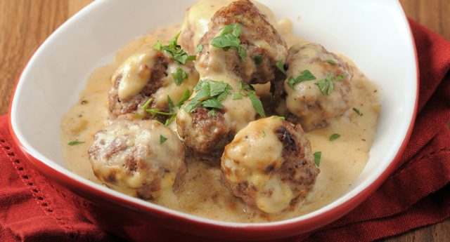 طريقة عمل كرات اللحم السويدية