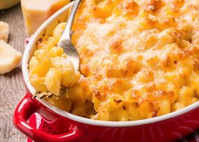 طريقة عمل مكرونة بالفرن مع الجبن والبستو