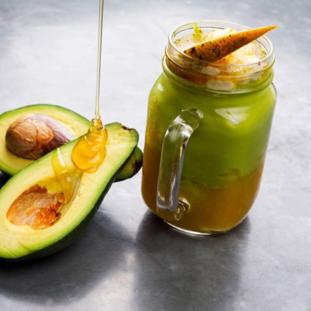 طريقة عمل عصير الأفوكادو بالعسل