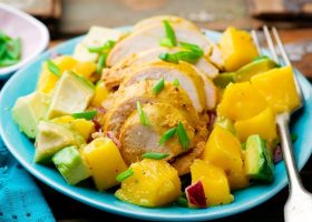 طريقة عمل سلطة الدجاج بالمانجو