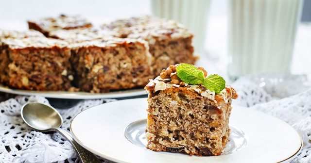 طريقة عمل كيكة التمر بالجوز