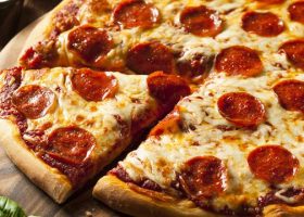 طريقة عمل بيتزا الببروني