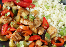 طريقة عمل دجاج سترفراي بالفلفل الأحمر