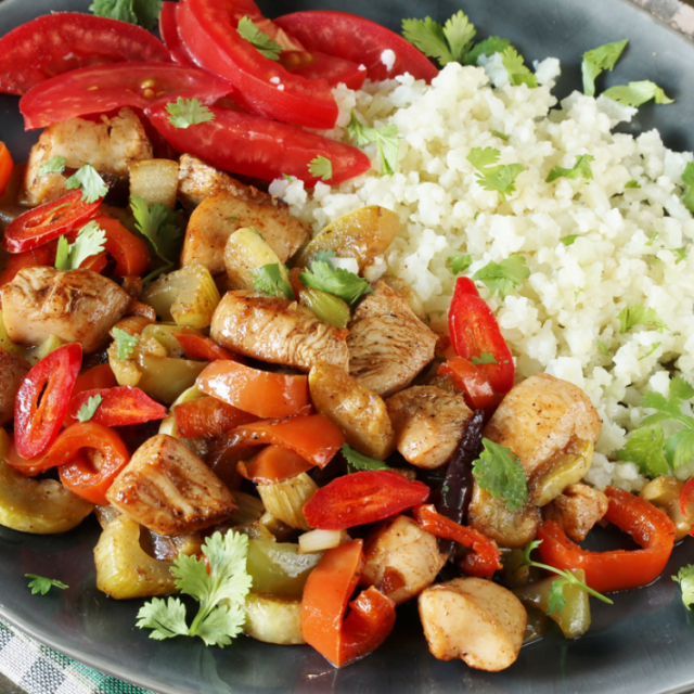 طريقة عمل دجاج سترفراي بالفلفل الأحمر