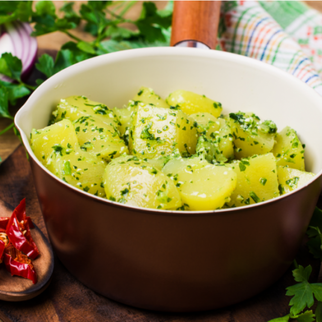 طريقة عمل سلطة البطاطس بالبستو