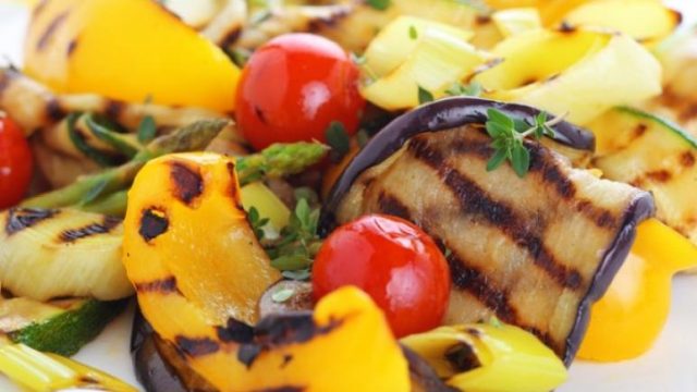 طريقة عمل صينية الخضار المشوية مع الروزماري