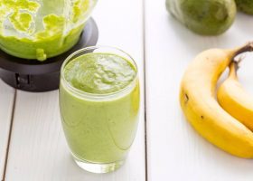 طريقة عمل سموذي الأفوكادو بالموز