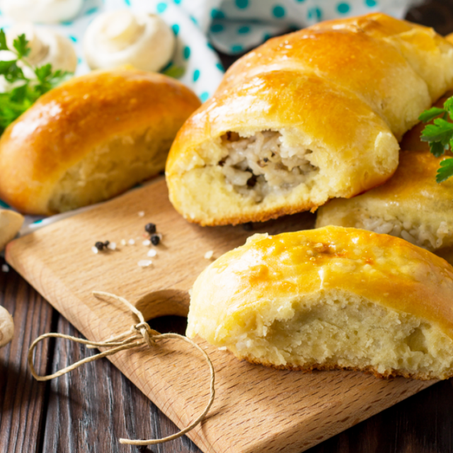 طريقة عمل فطاير الفطر بالبصل