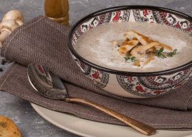 طريقة عمل شوربة الفطر والدجاج المشوي