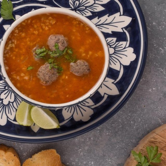 طريقة عمل شوربة الفريكة مع كرات اللحم