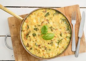 طريقة عمل اومليت البيض والبطاطس