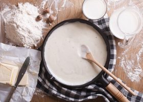 طريقة عمل صلصة البشاميل بكريمة الطبخ