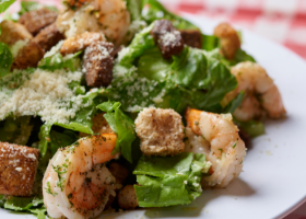 طريقة عمل سلطة الروبيان بالخس