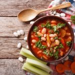 طريقة عمل شوربة الفاصوليا البيضاء بالجزر