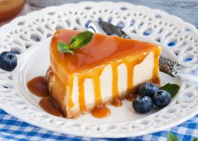 طريقة عمل تشيز كيك بصلصة الكراميل