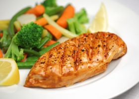 طريقة عمل الدجاج المشوي بصلصة الفول السوداني