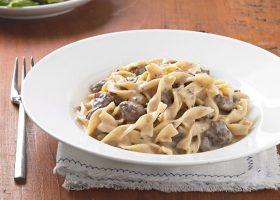 طريقة عمل لحم ستروغونوف مع الجبن الكريمي