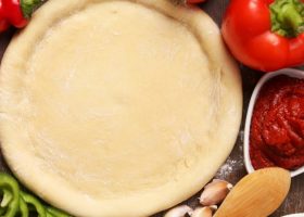 طريقة عمل عجينة البيتزا بالزبادي