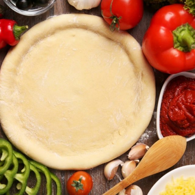 طريقة عمل عجينة البيتزا بالزبادي