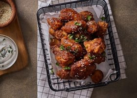 طريقة عمل أجنحة الدجاج المقلية بدبس الرمان