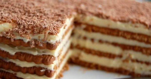 طريقة عمل طبقات البسكويت بالكريمة