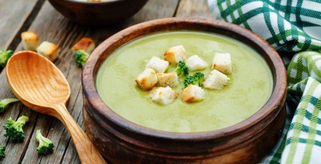 طريقة عمل شوربة الكوسا بالكريمة