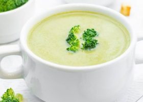 طريقة عمل شوربة البروكلي بالبطاطس