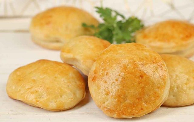 طريقة عمل فطائر الجبن بالفرن