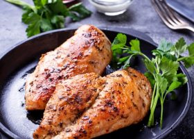 طريقة عمل صدور دجاج بصوص التفاح للرجيم