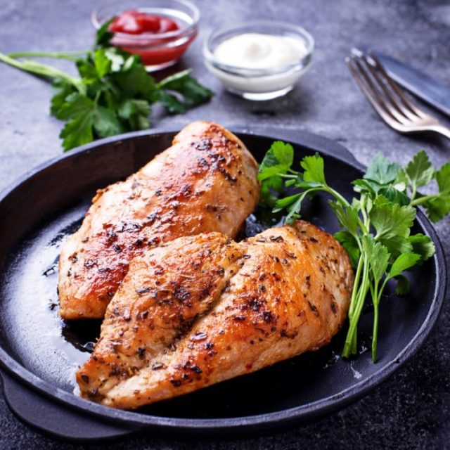 طريقة عمل صدور دجاج بصوص التفاح للرجيم